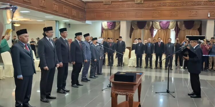 Bupati Kutim Lantik 8 Pejabat Eselon II