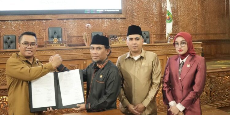 Resmi, Pemkab dan DPRD Kutim Sepakati Perubahan APBD Kutim 2025 Rp 9,8 Triliun
