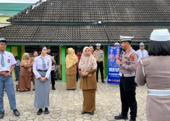 Polantas Ajak Pelajar SMA 1 Sangatta Utara Tertib Berlalu Lintas, FKDM Kutim Beri Apresiasi