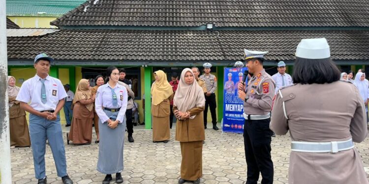 Polantas Ajak Pelajar SMA 1 Sangatta Utara Tertib Berlalu Lintas, FKDM Kutim Beri Apresiasi