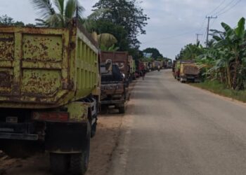 Antrean Panjang Solar Subsidi di SPBU Rantau Pulung, FKDM Ingatkan Potensi Kemacetan dan Gangguan Kamtibmas